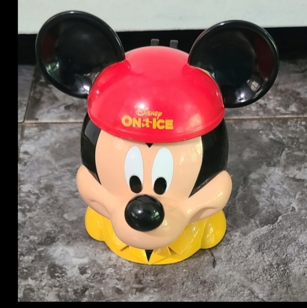 Disney on Ice Mickey Mouse Souvenir Plastic Mug Hinged Flip Top 5" Cup